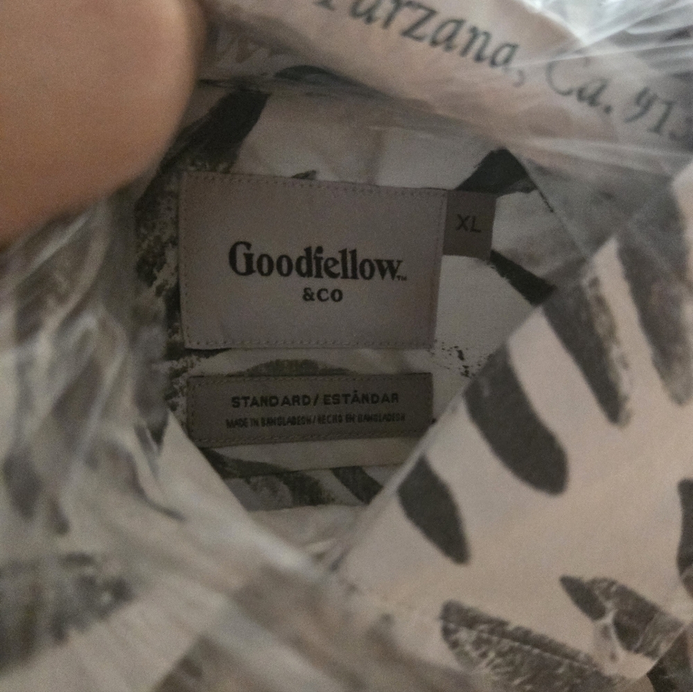 Goodfellow short sleeve island shirt